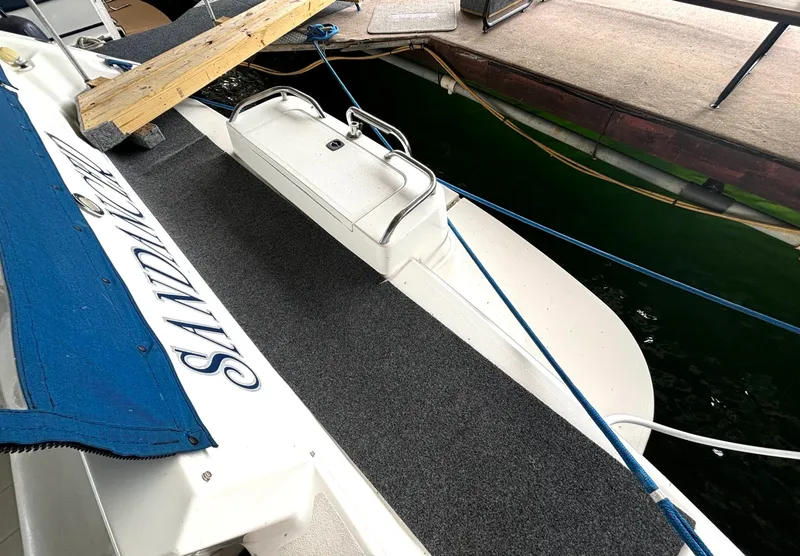 Slide: The Image of 1991 Sea Ray 400 Express Cruiser 40 - 7835625