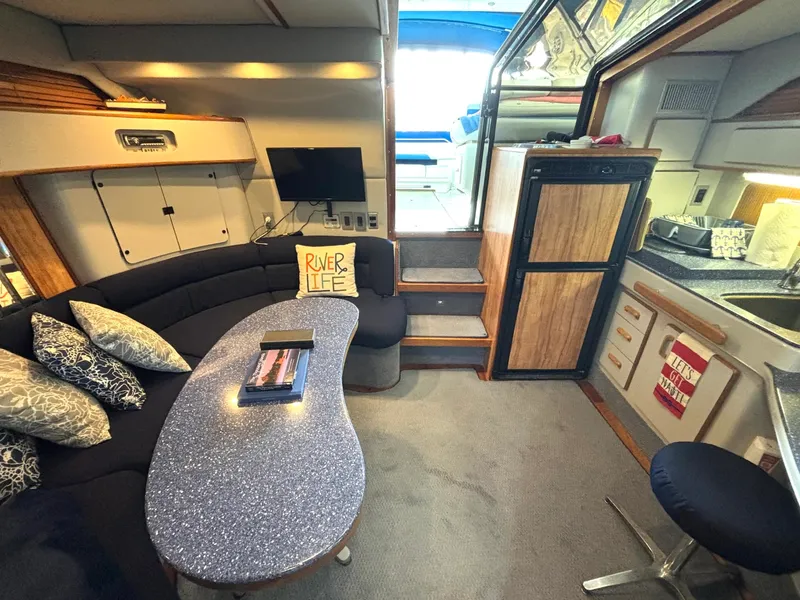 Slide: The Image of 1991 Sea Ray 400 Express Cruiser 40 - 7835643