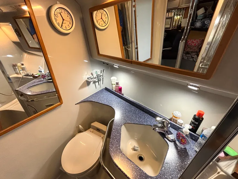 Slide: The Image of 1991 Sea Ray 400 Express Cruiser 40 - 7835655