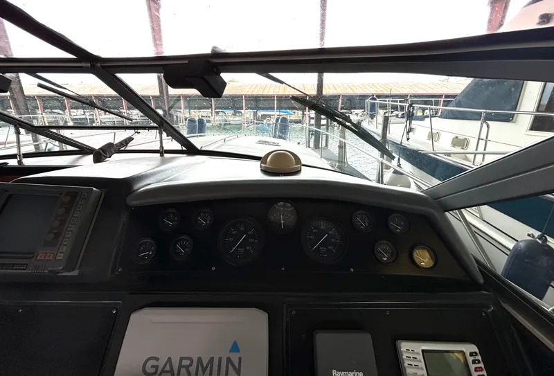 Slide: The Image of 1991 Sea Ray 400 Express Cruiser 40 - 7835638