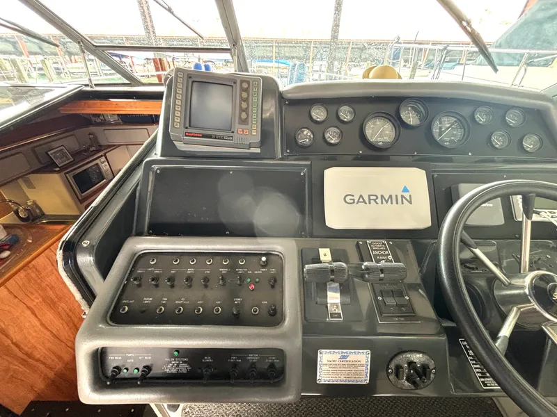 Slide: The Image of 1991 Sea Ray 400 Express Cruiser 40 - 7835636