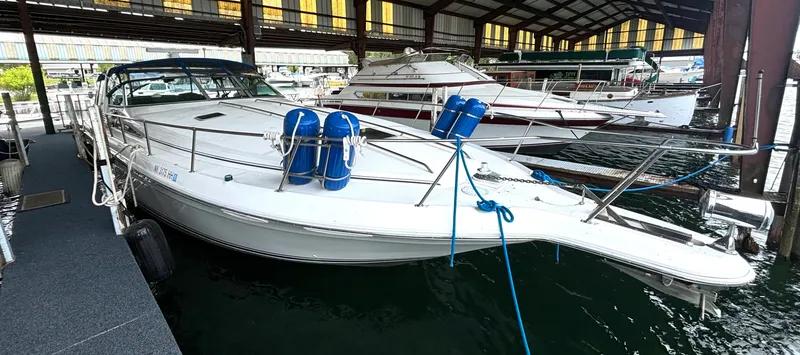 Slide: The Image of 1991 Sea Ray 400 Express Cruiser 40 - 7835614