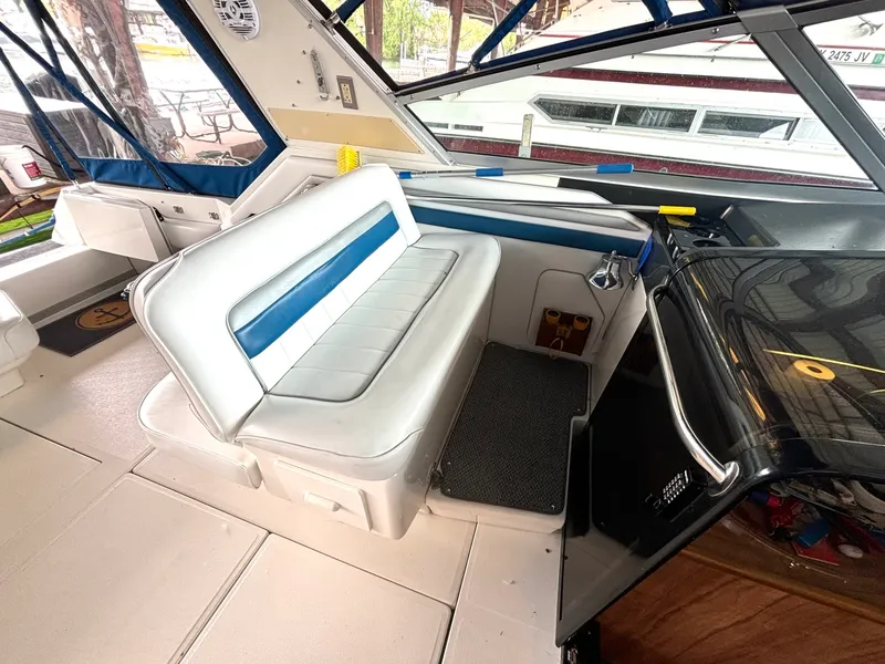 Slide: The Image of 1991 Sea Ray 400 Express Cruiser 40 - 7835633