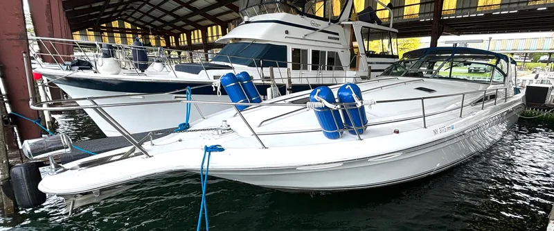 Slide: The Image of 1991 Sea Ray 400 Express Cruiser 40 - 7835620