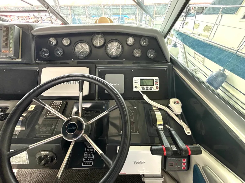 Slide: The Image of 1991 Sea Ray 400 Express Cruiser 40 - 7835637