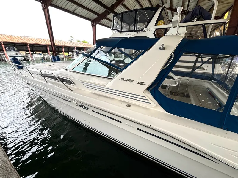 Slide: The Image of 1991 Sea Ray 400 Express Cruiser 40 - 7835619