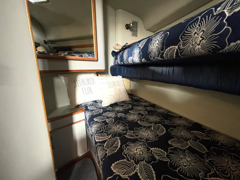 Slide: The Image of 1991 Sea Ray 400 Express Cruiser 40 - 7835653