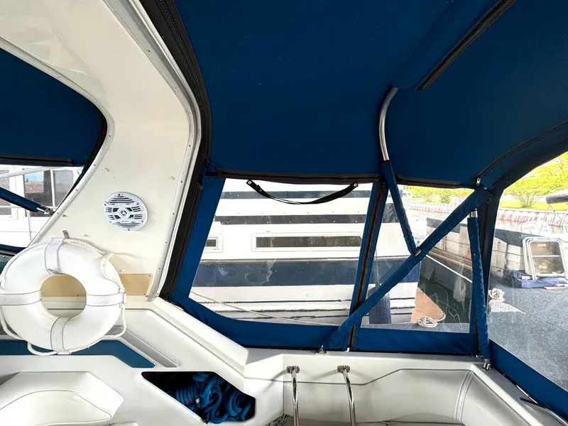 Slide: The Image of 1991 Sea Ray 400 Express Cruiser 40 - 7835630