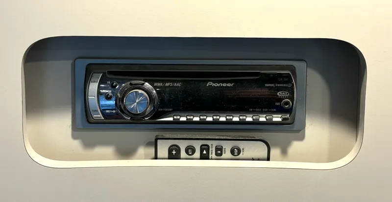 Slide: The Image of 1991 Sea Ray 400 Express Cruiser 40 - 7835657