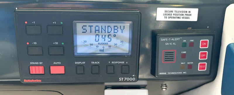 Slide: The Image of 1991 Sea Ray 400 Express Cruiser 40 - 7835641