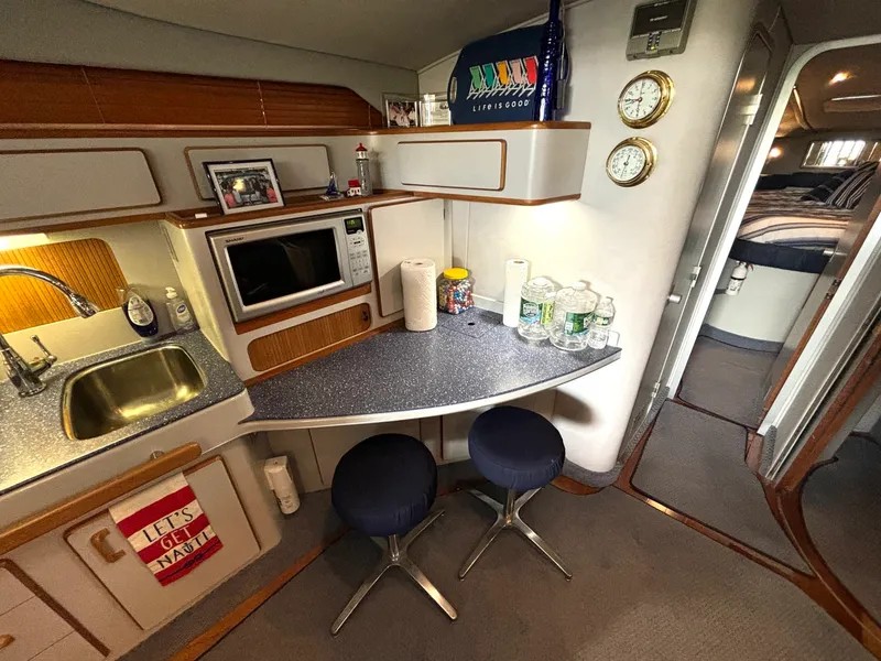 Slide: The Image of 1991 Sea Ray 400 Express Cruiser 40 - 7835644