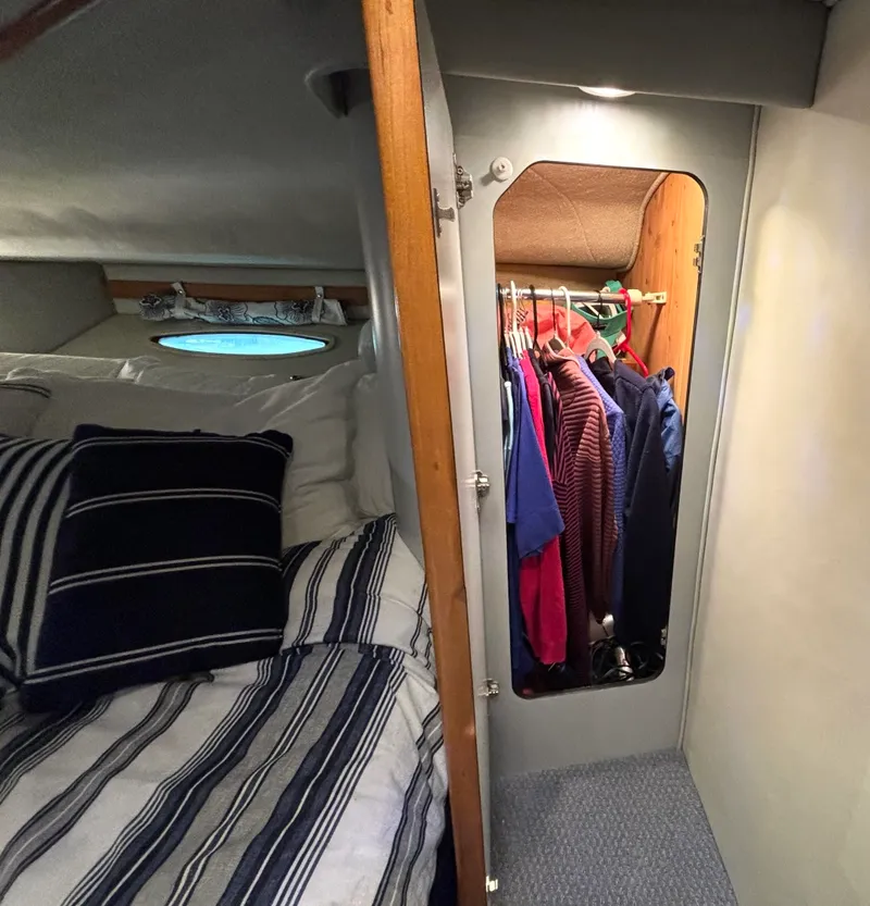 Slide: The Image of 1991 Sea Ray 400 Express Cruiser 40 - 7835650