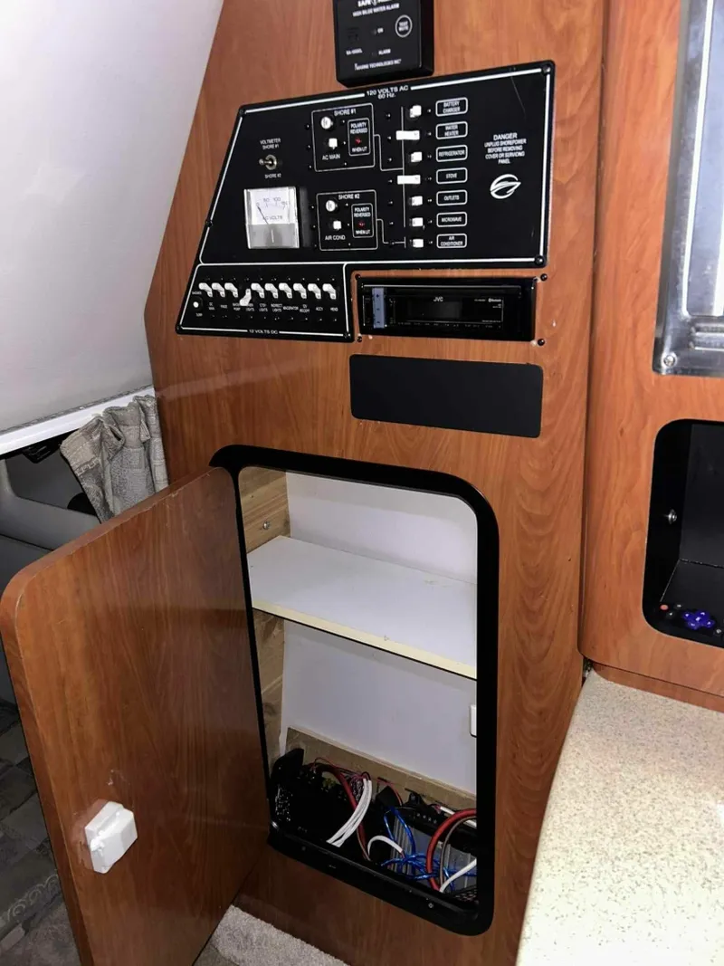 Slide: The Image of 2011 Crownline 280 LPX (28 EP) 28 - 7835720