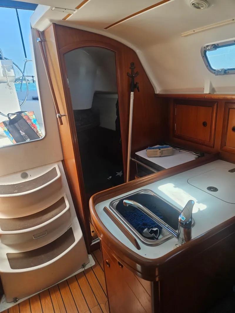 Slide: The Image of 2003 Beneteau 311 31 - 7835747