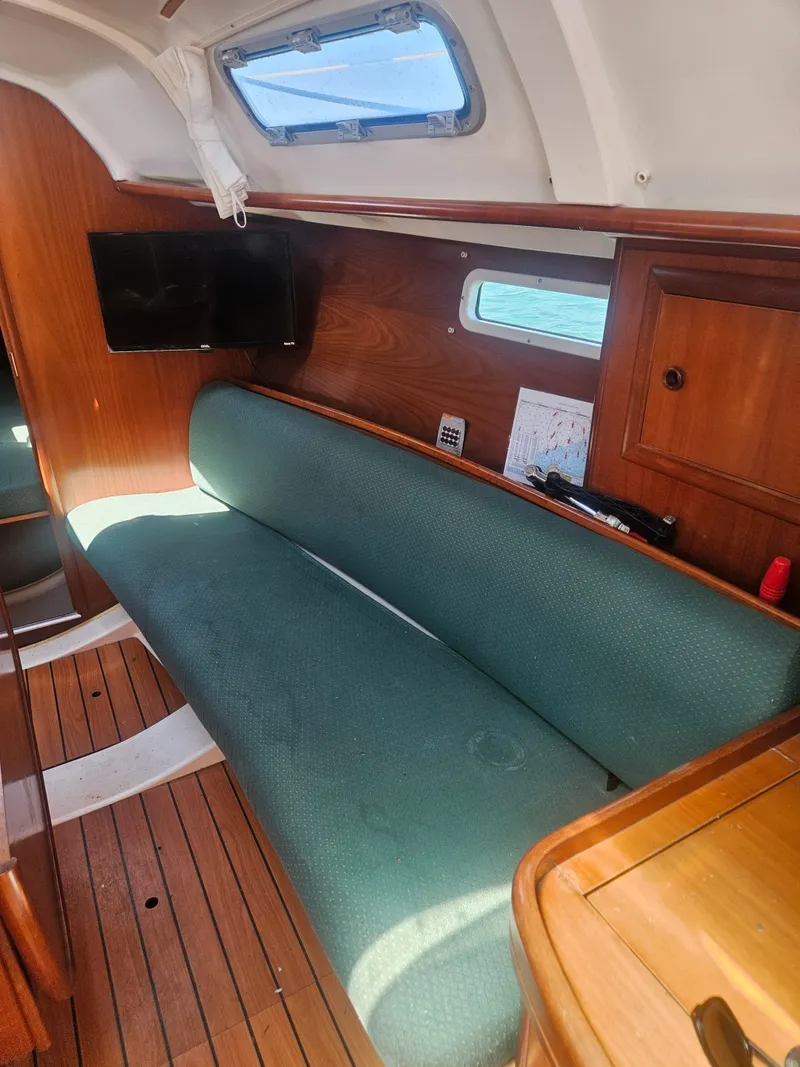 Slide: The Image of 2003 Beneteau 311 31 - 7835741