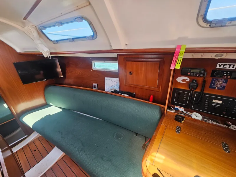 Slide: The Image of 2003 Beneteau 311 31 - 7835742