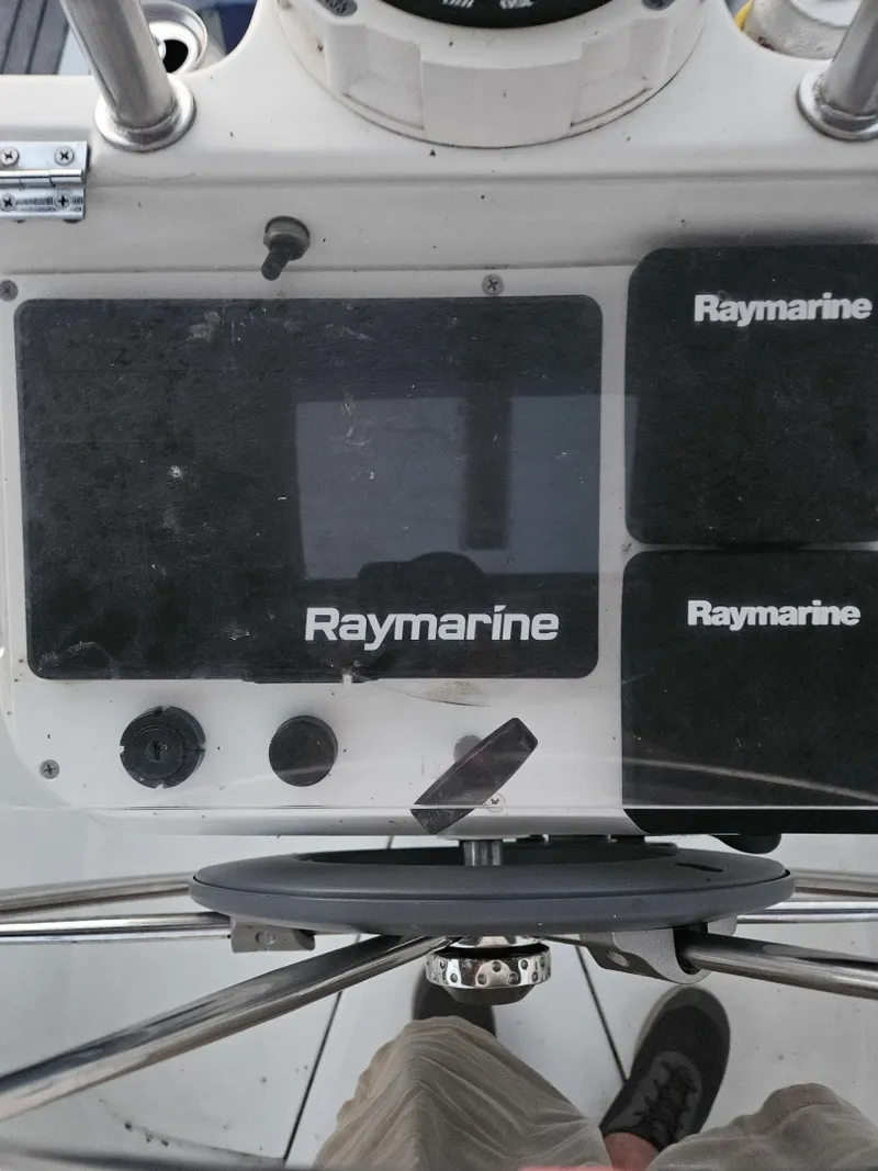 Slide: The Image of 2003 Beneteau 311 31 - 7835758