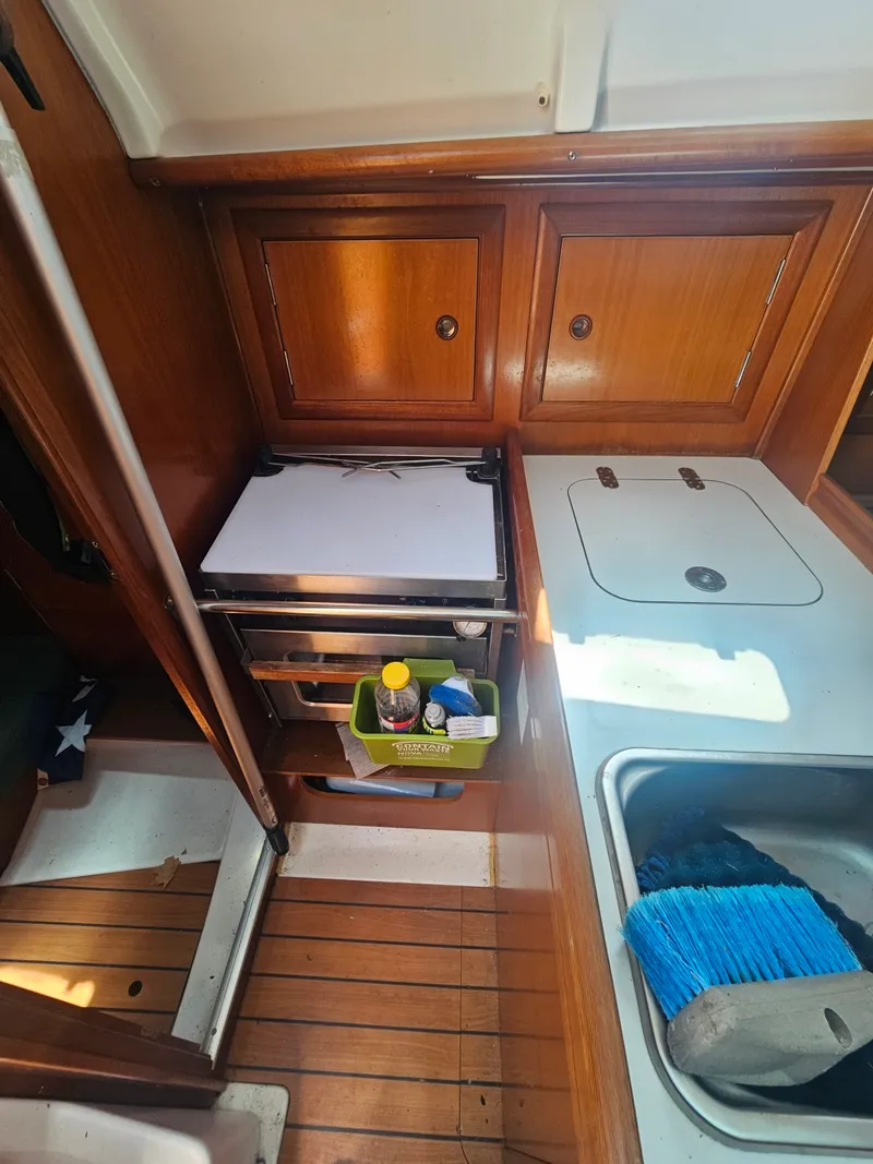 Slide: The Image of 2003 Beneteau 311 31 - 7835751