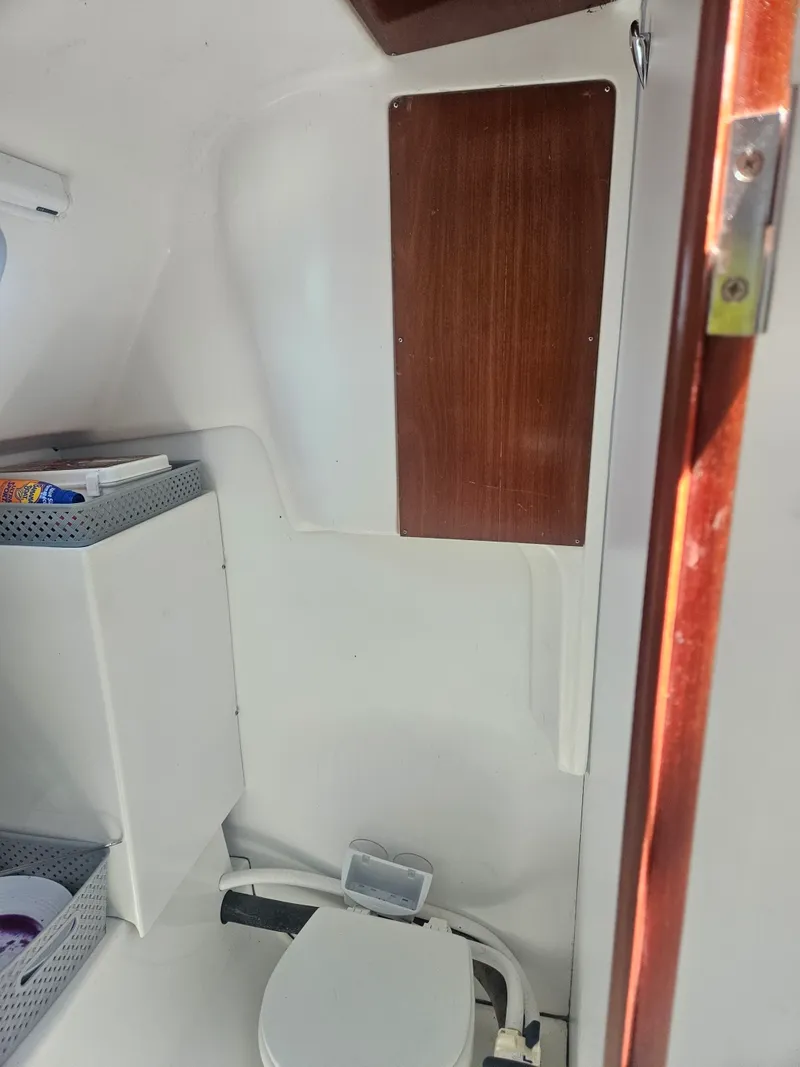 Slide: The Image of 2003 Beneteau 311 31 - 7835757
