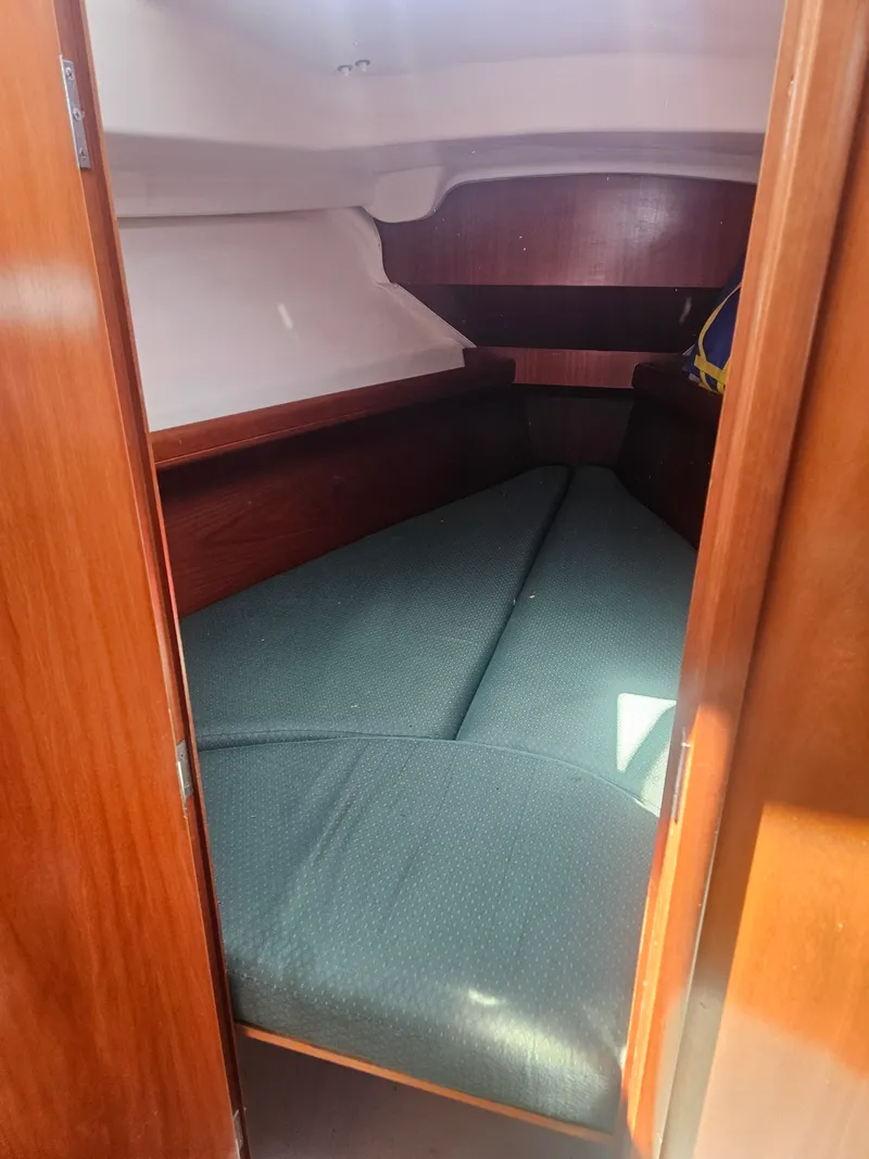 Slide: The Image of 2003 Beneteau 311 31 - 7835746