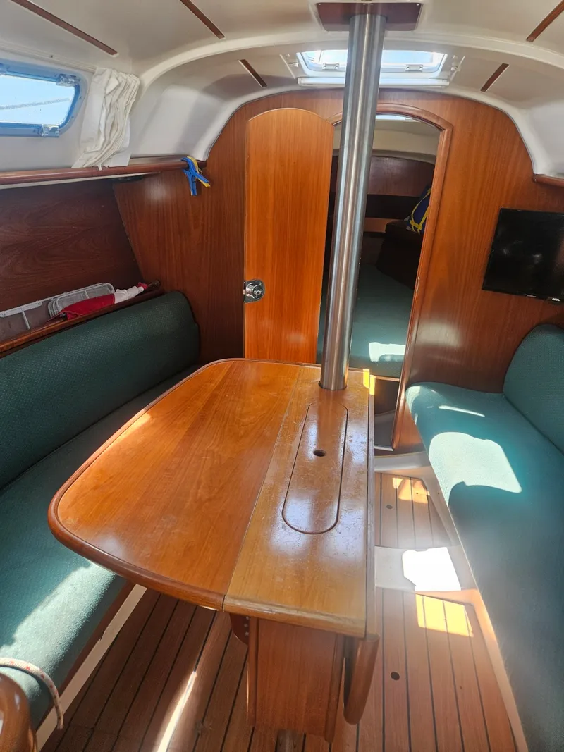 Slide: The Image of 2003 Beneteau 311 31 - 7835740