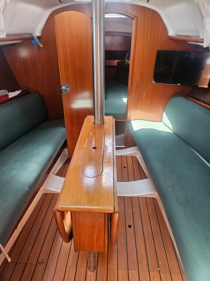 Slide: The Image of 2003 Beneteau 311 31 - 7835739