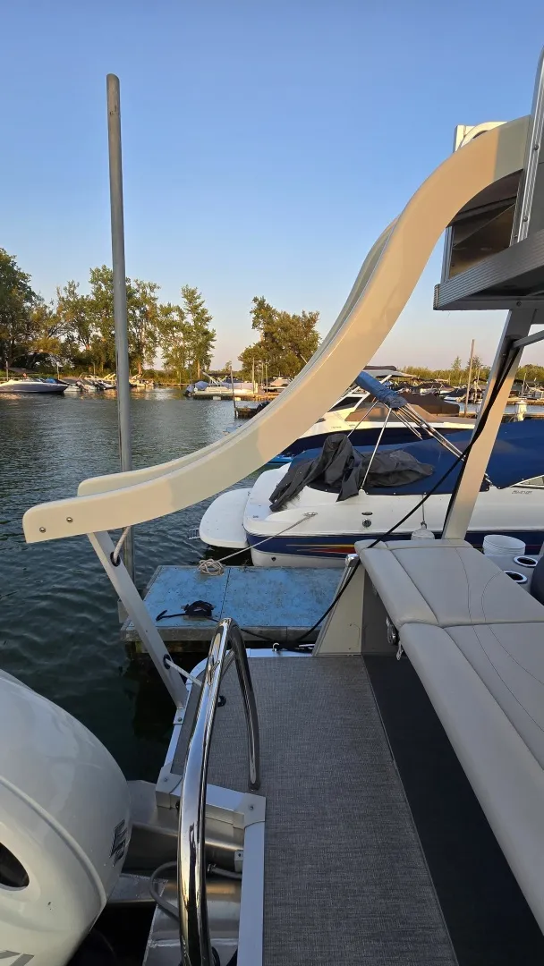 Slide: The Image of 2023 Avalon Catalina 2585 CRFS Funship 25 - 7836028