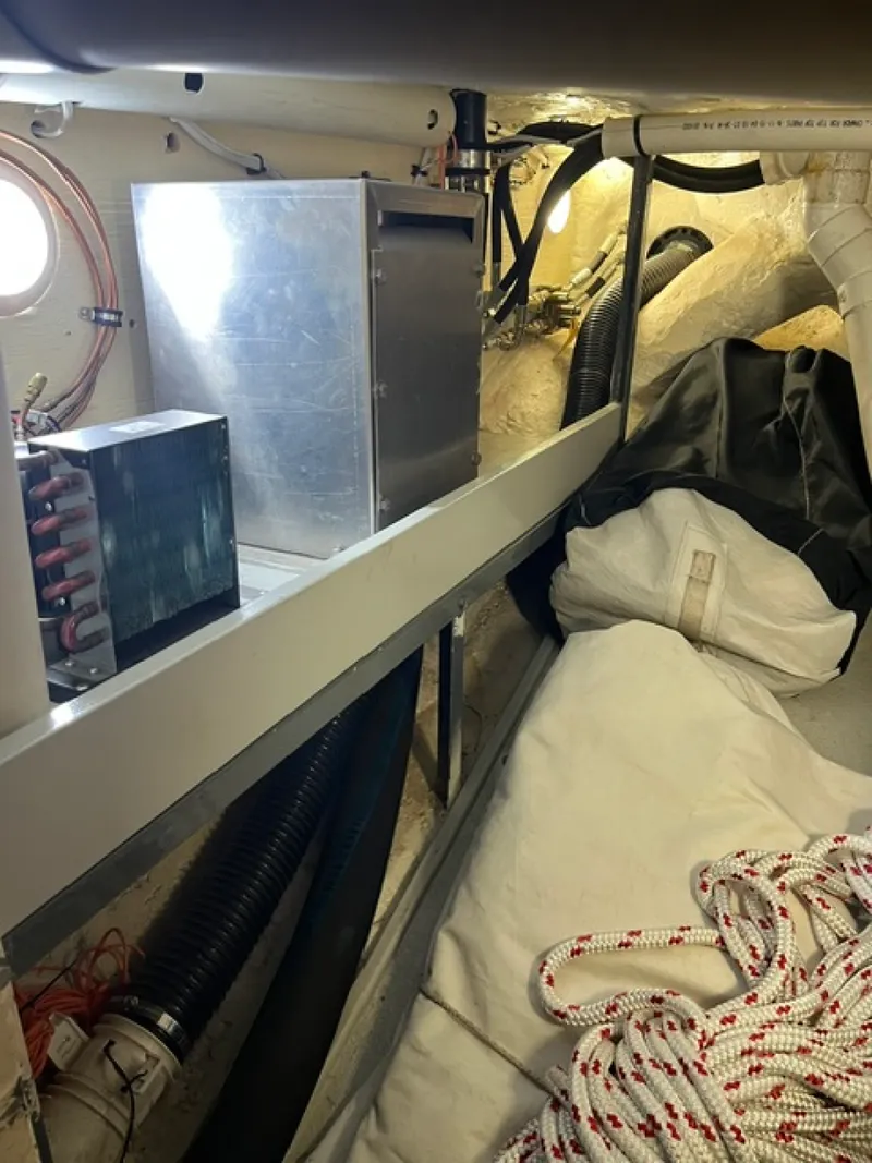 Slide: The Image of 2020 Bruce Roberts Bruce Roberts 46' Pilothouse 46 - 7836059