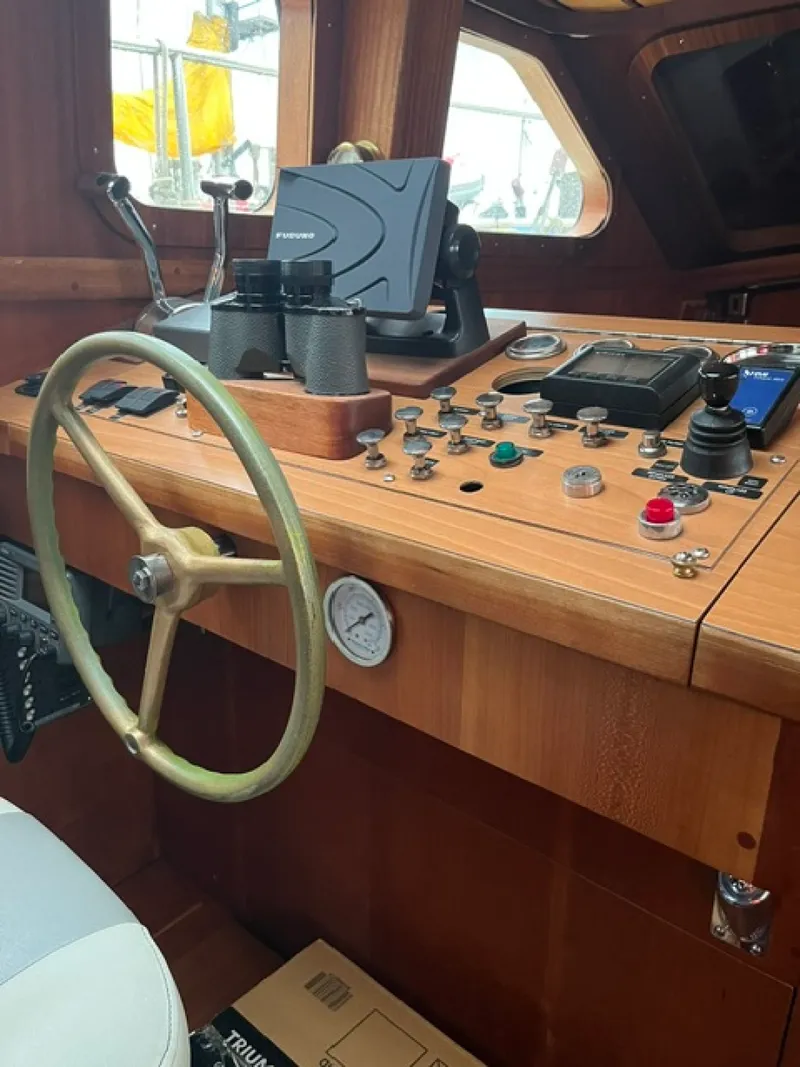 Slide: The Image of 2020 Bruce Roberts Bruce Roberts 46' Pilothouse 46 - 7836060