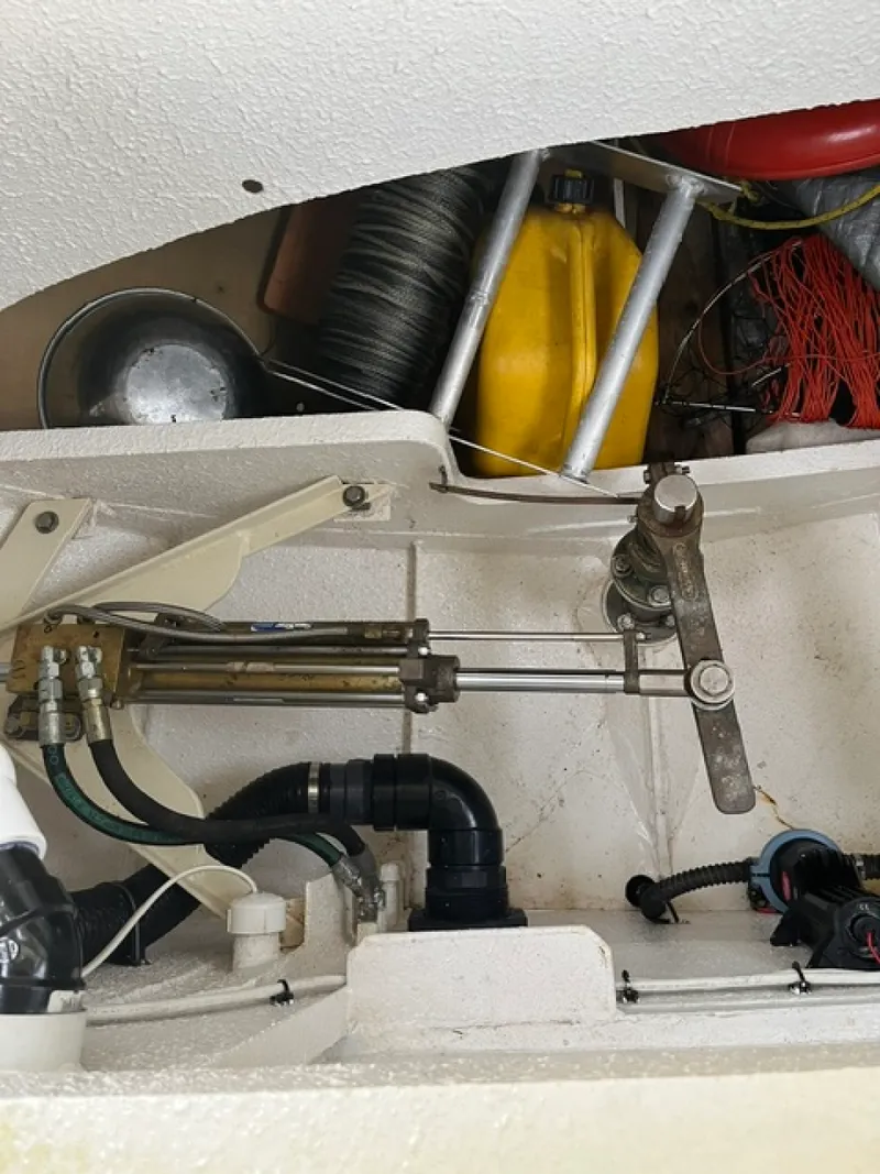 Slide: The Image of 2020 Bruce Roberts Bruce Roberts 46' Pilothouse 46 - 7836055