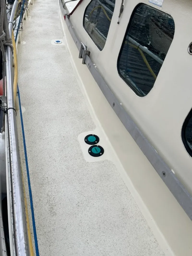 Slide: The Image of 2020 Bruce Roberts Bruce Roberts 46' Pilothouse 46 - 7836052