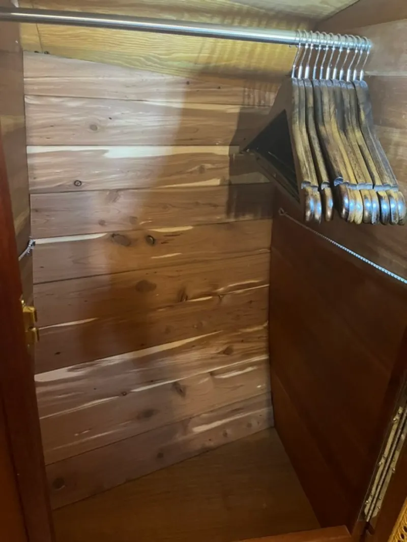 Slide: The Image of 2020 Bruce Roberts Bruce Roberts 46' Pilothouse 46 - 7836068