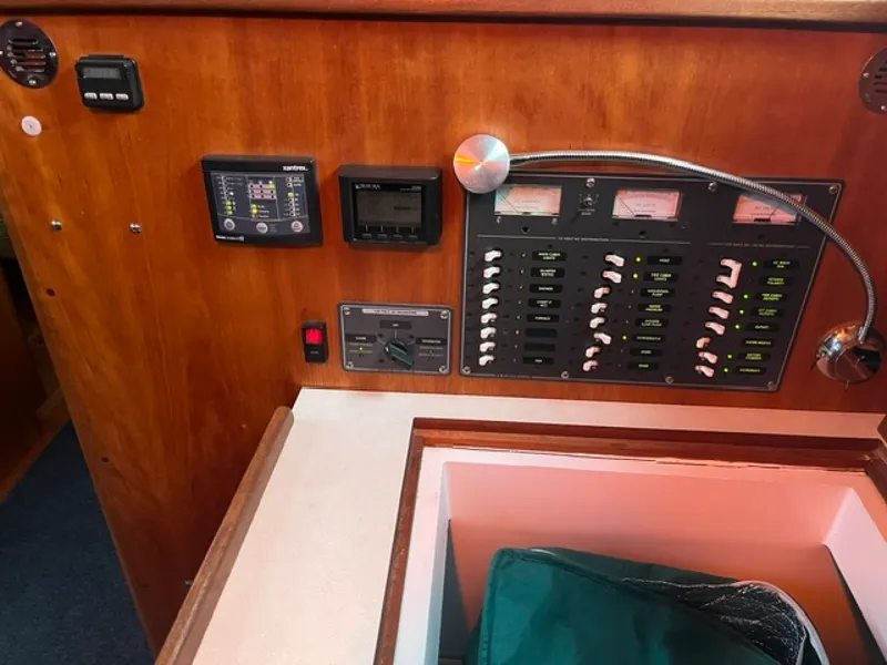 Slide: The Image of 2020 Bruce Roberts Bruce Roberts 46' Pilothouse 46 - 7836061