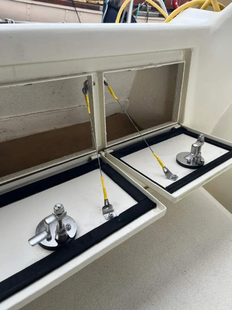 Slide: The Image of 2020 Bruce Roberts Bruce Roberts 46' Pilothouse 46 - 7836062