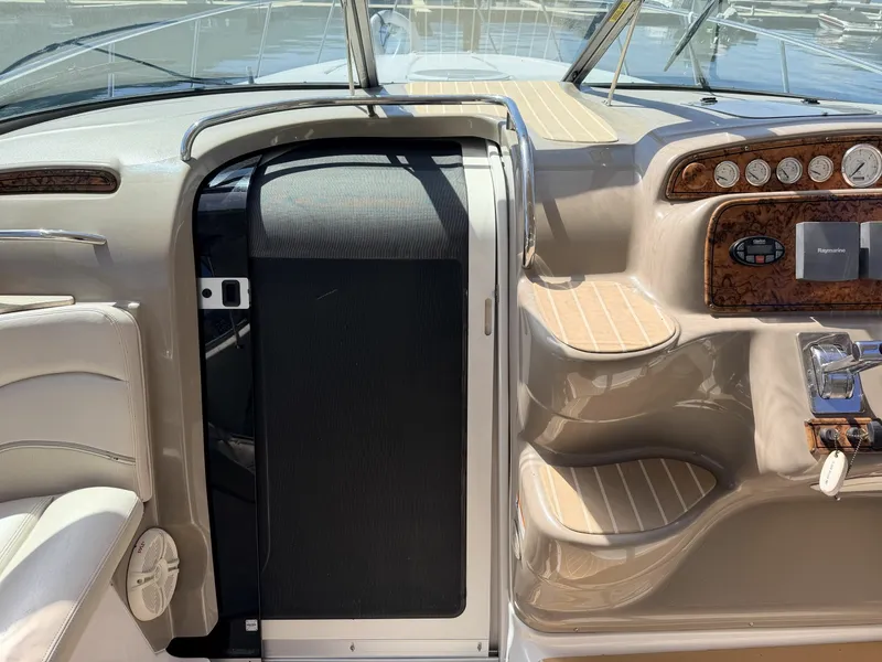 Slide: The Image of 2006 Larson Cabrio 370 37 - 7836162