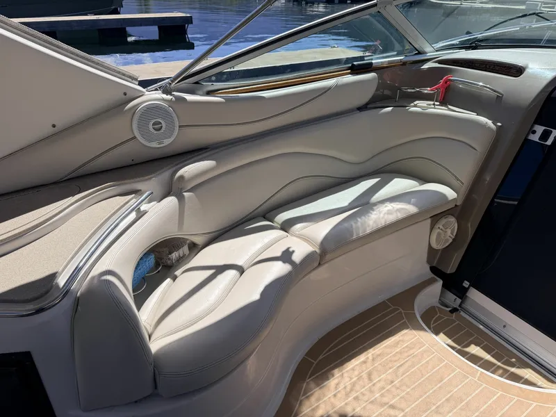 Slide: The Image of 2006 Larson Cabrio 370 37 - 7836164