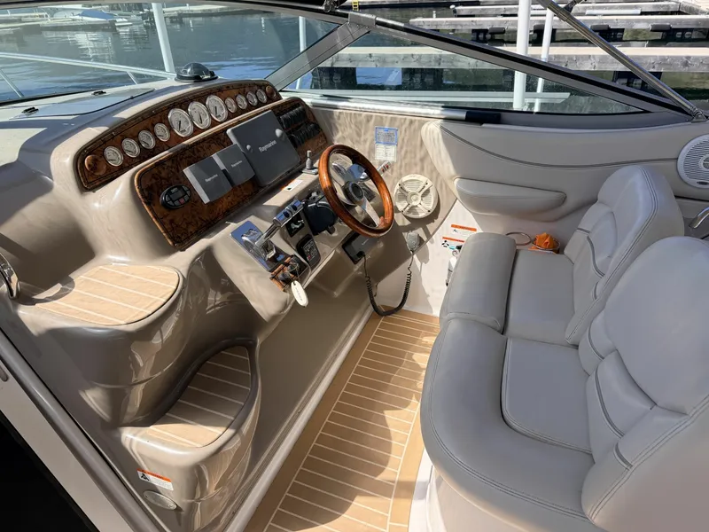 Slide: The Image of 2006 Larson Cabrio 370 37 - 7836165
