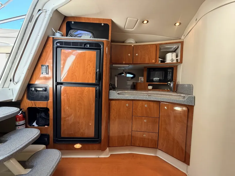 Slide: The Image of 2006 Larson Cabrio 370 37 - 7836174