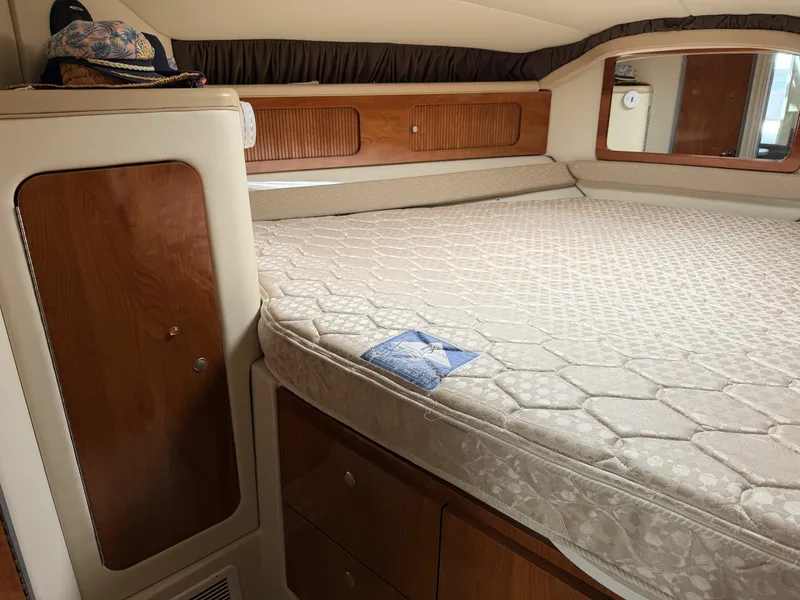 Slide: The Image of 2006 Larson Cabrio 370 37 - 7836184