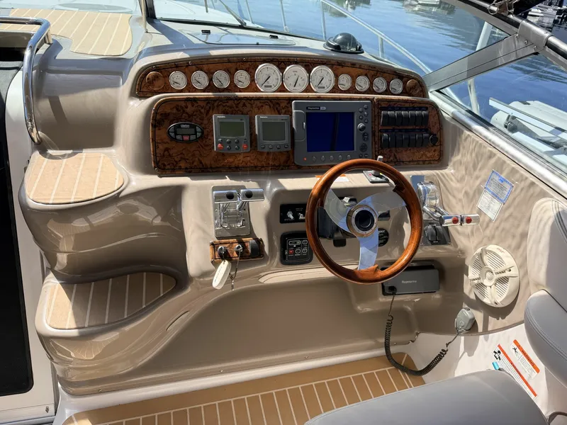 Slide: The Image of 2006 Larson Cabrio 370 37 - 7836166