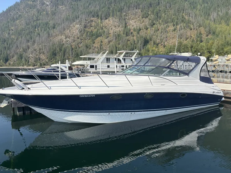 The Image of 2006 Larson Cabrio 370 37 - 7836132