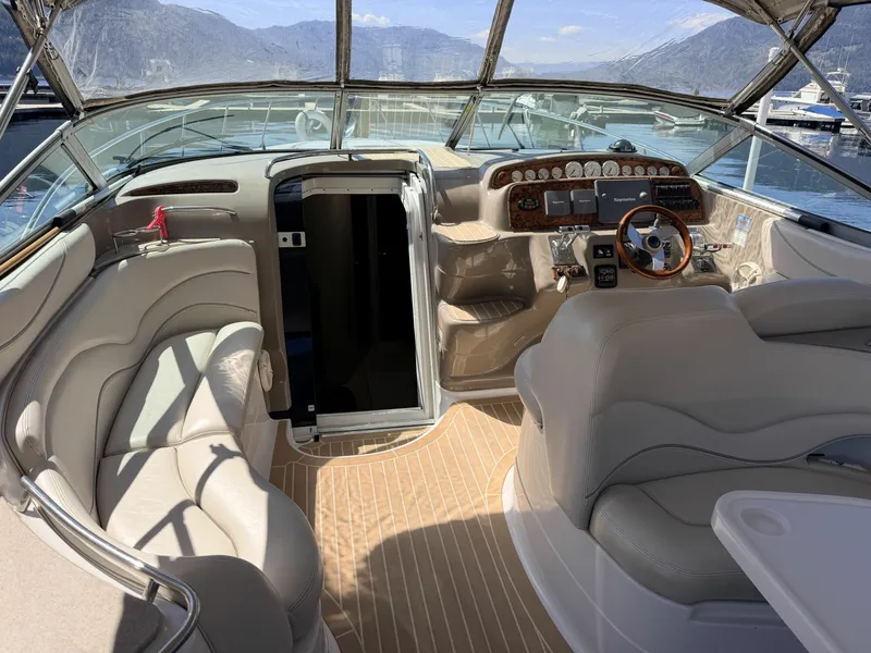 Slide: The Image of 2006 Larson Cabrio 370 37 - 7836159