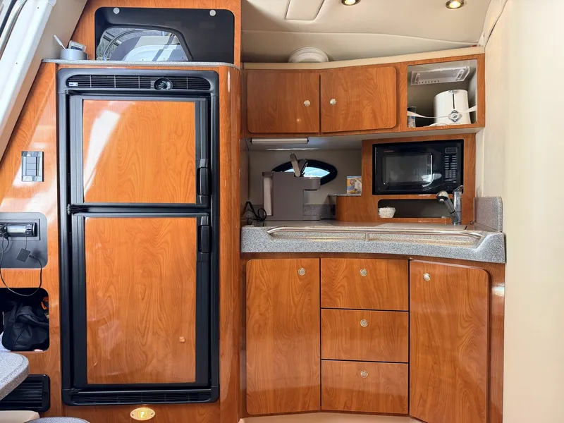 Slide: The Image of 2006 Larson Cabrio 370 37 - 7836175