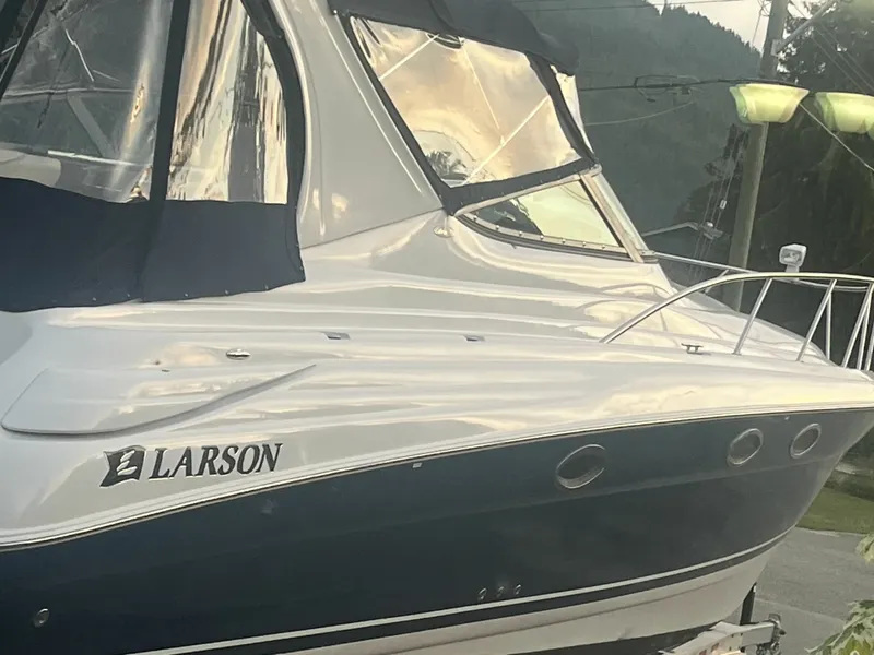 Slide: The Image of 2006 Larson Cabrio 370 37 - 7836148