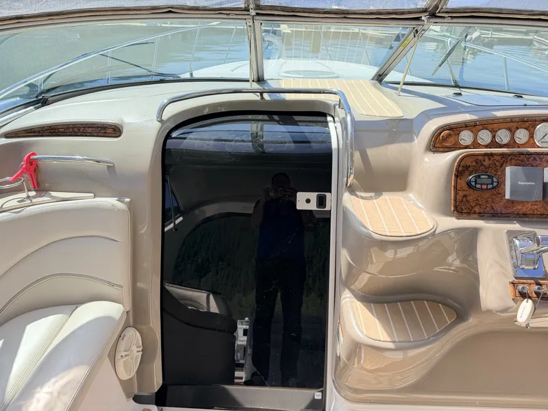 Slide: The Image of 2006 Larson Cabrio 370 37 - 7836161