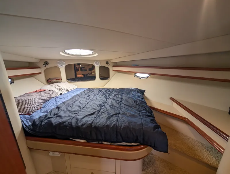 Slide: The Image of 2002 Cruisers Yachts 3672 40 - 7836312