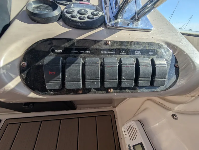 Slide: The Image of 2002 Cruisers Yachts 3672 40 - 7836298