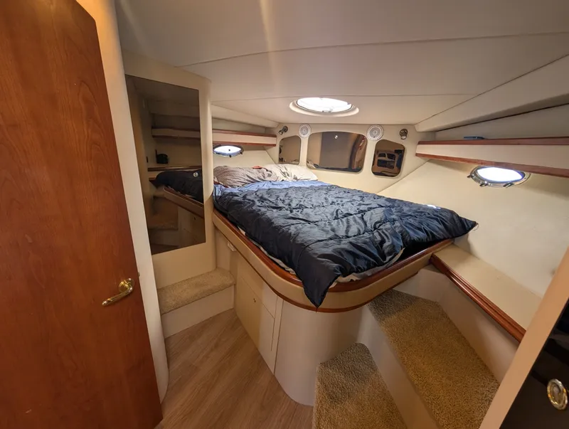 Slide: The Image of 2002 Cruisers Yachts 3672 40 - 7836311
