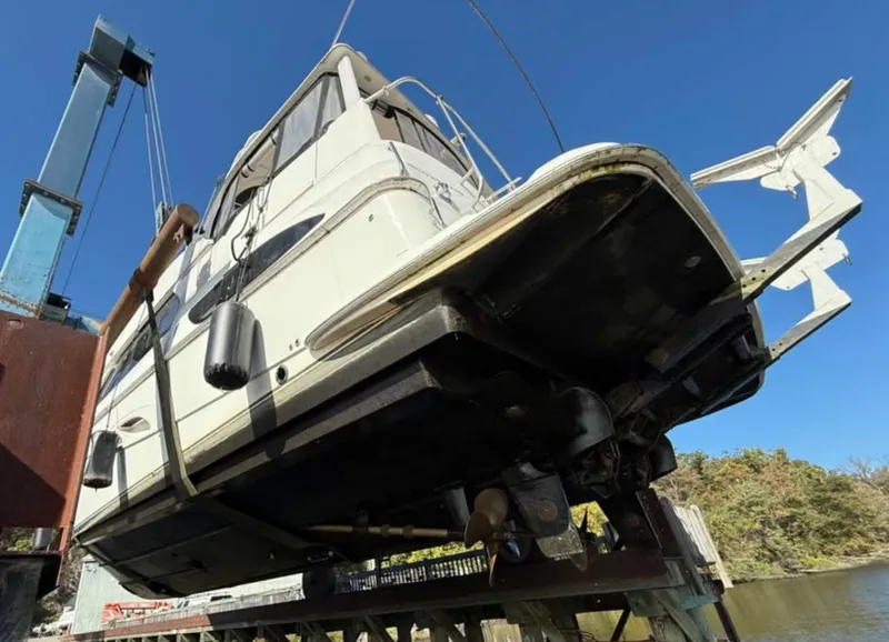 Slide: The Image of 2004 Silverton 43 Motor Yacht 43 - 7836342