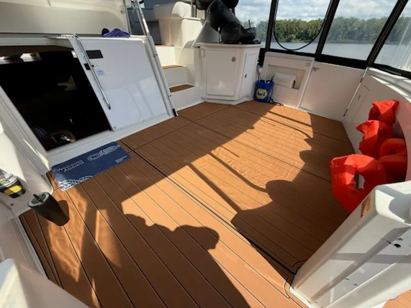 Slide: The Image of 2004 Silverton 43 Motor Yacht 43 - 7836354